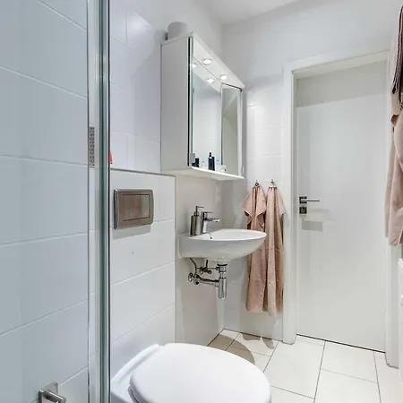 Gabriele Innenpool Und Sauna Цинновиц